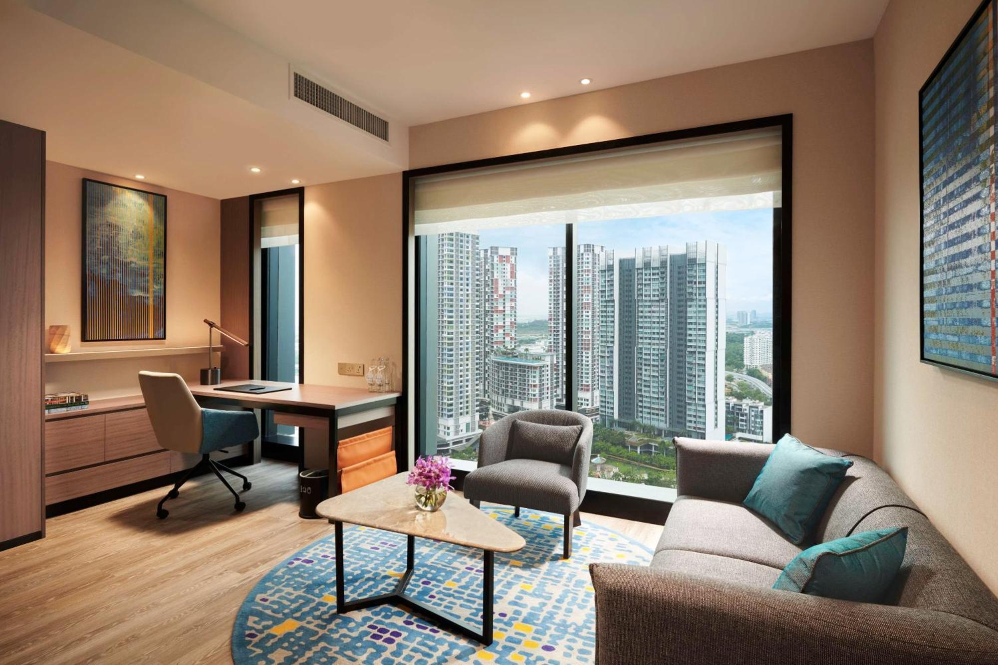 Doubletree By Hilton Shah Alam I-City Exteriér fotografie A living room in a suite at the hotel